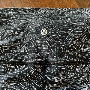 Black and white lulu cropped leggings